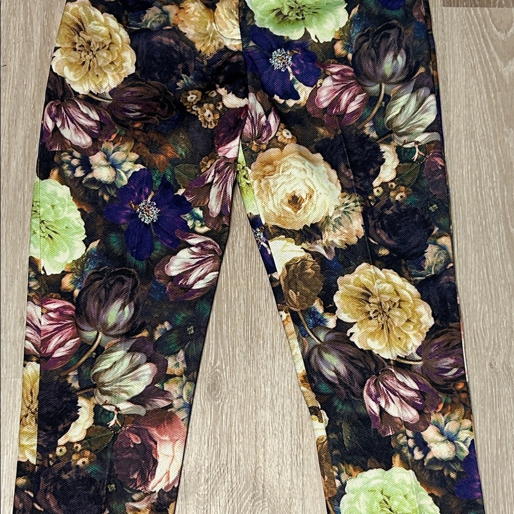Darling Floral Cropped Ankle Style Pants Sz Small - Picture 4 of 8